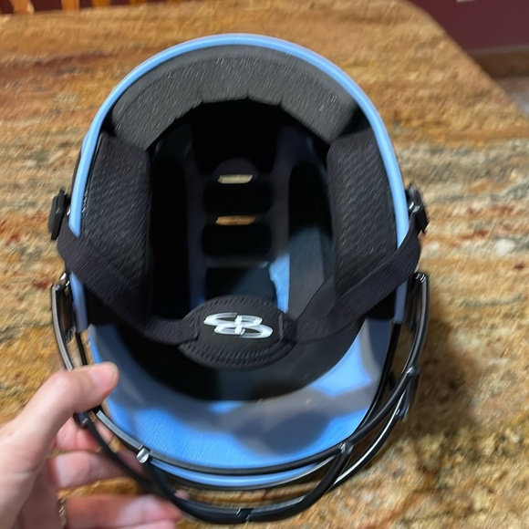 Boombah batting helmet with mask & chin strap - Picture 5 of 8